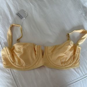 BNWT Monday Swimwear Clovelly Top in Creme Wave Size V